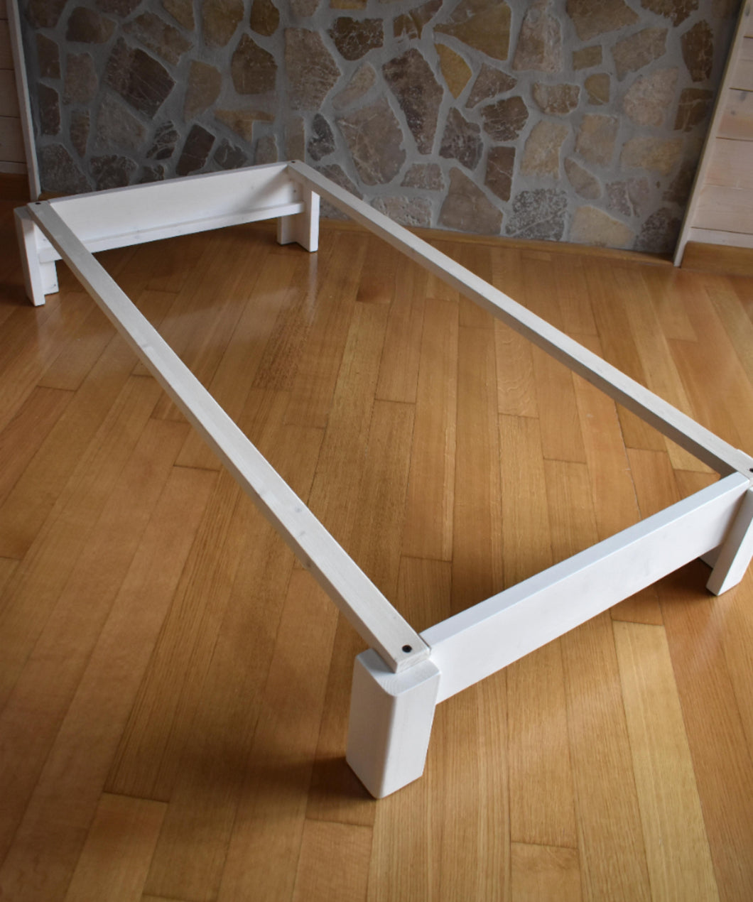 Supporto per lettino montessoriano