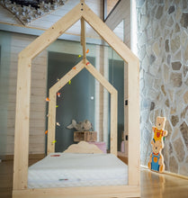Carica l&#39;immagine nel visualizzatore di Gallery, Lettino Montessori Home

