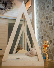 Carica l&#39;immagine nel visualizzatore di Gallery, Lettino Montessori Hut

