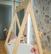 Carica l&#39;immagine nel visualizzatore di Gallery, Lettino Montessori Hut
