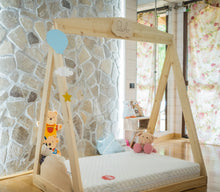 Carica l&#39;immagine nel visualizzatore di Gallery, Lettino Montessori Hut
