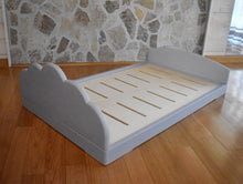 Carica l&#39;immagine nel visualizzatore di Gallery, Lettino Montessori Cloud
