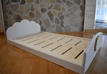 Carica l&#39;immagine nel visualizzatore di Gallery, Lettino Montessori Cloud
